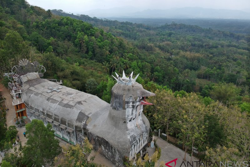Pesona Magelang dari Puncak Gereja Ayam Bukit Rhema: Wisata Religius yang Menakjubkan