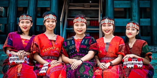 5 Baju Adat Khas Indonesia yang Mencerminkan Keindahan dan Keanekaragaman Budaya